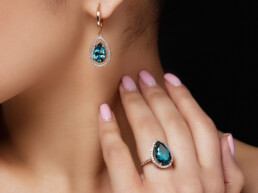 shows-earrings-ring